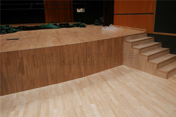 湖南運動木地板案例：湖南婁底文化館舞臺木地板案例